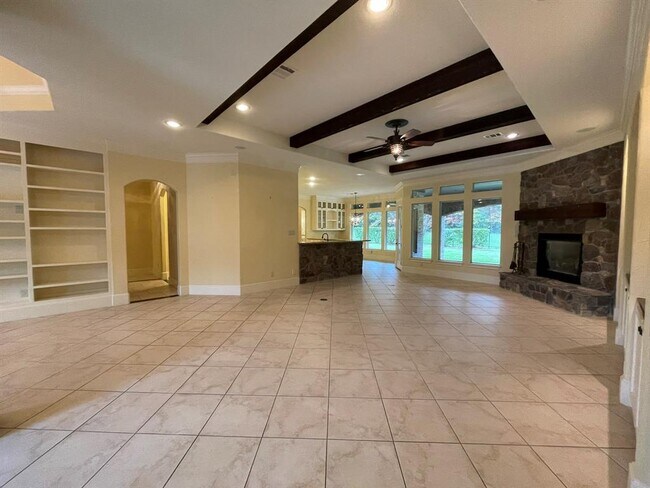 Foto del edificio - 283 W Pines Dr
