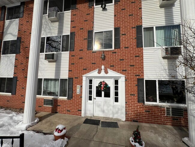 Foto del edificio - 255 Elmwood Ave