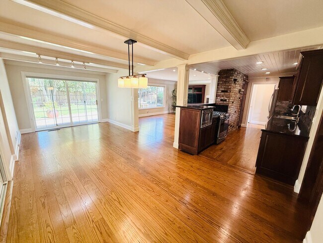 Foto del edificio - Beautifully Updated 3 Bed 2 Bath Walnut Cr...