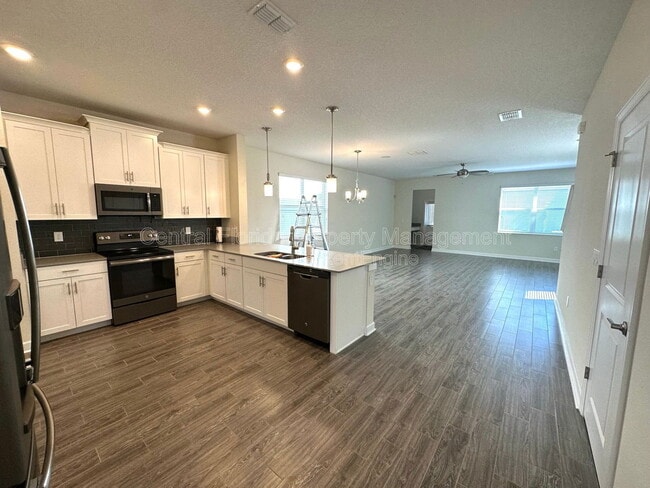 Foto del edificio - 11825 Fiction Ave