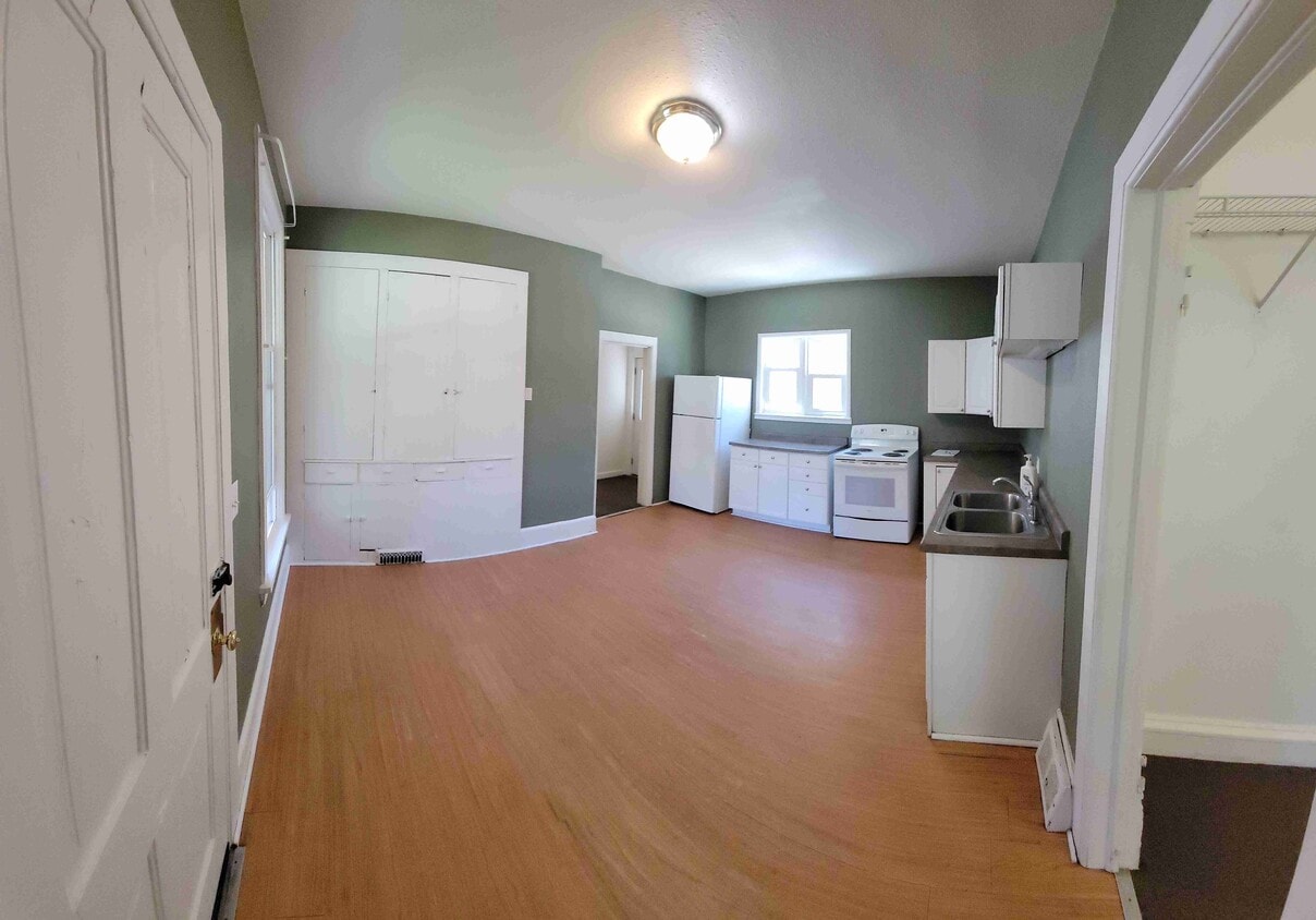 Primary Photo - 915 W Highland St