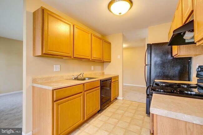 Foto del edificio - 8393 Buttress Ln