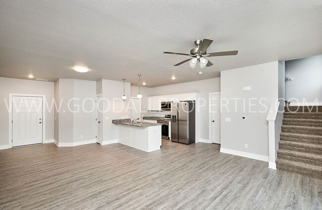 Building Photo - Beautiful 3 bedroom 2.5 bath townhome in W...