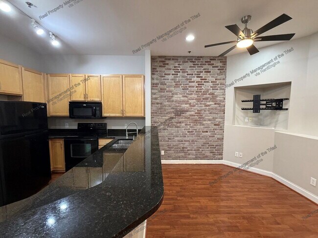 Foto del edificio - 220 W Market St