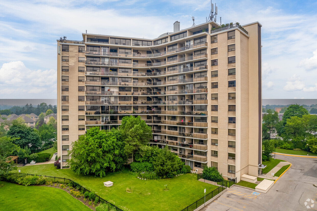 Primary Photo - Royal Gate Apartments