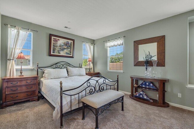 Building Photo - 751 Tennyson Dr