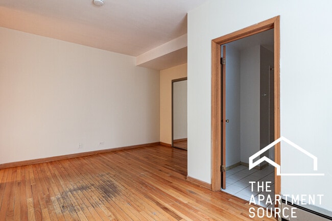 Building Photo - 633 W Barry Ave