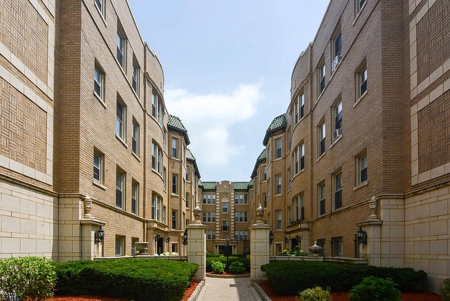 Building Photo - 4238 N Paulina St