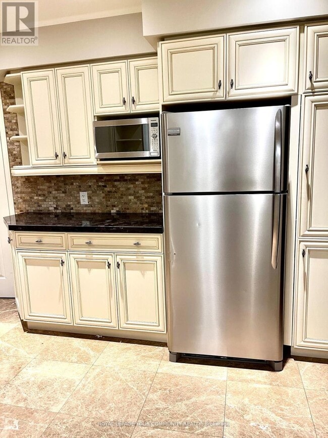 Building Photo - 134 James St