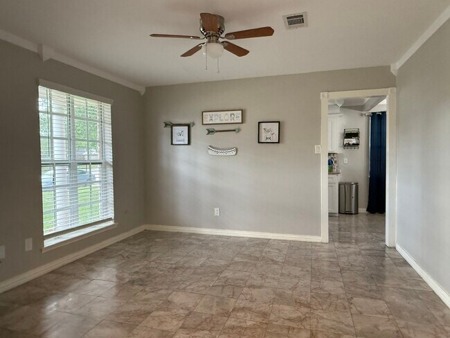 Building Photo - 11207 Broadsweep Dr