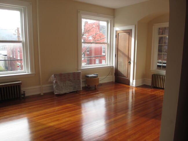 Building Photo - 507 Penn St