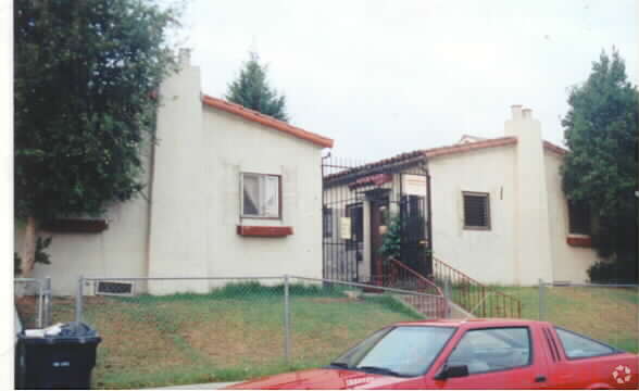 Foto del edificio - 4211-4217 3/4 Normal Ave