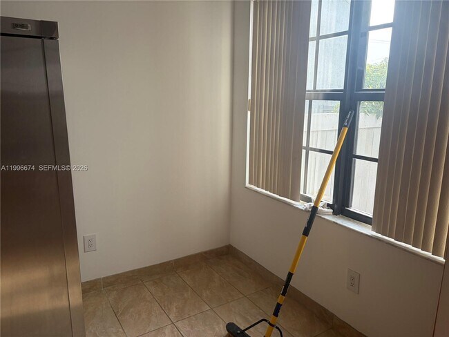 Foto del edificio - 11992 NW 11th St