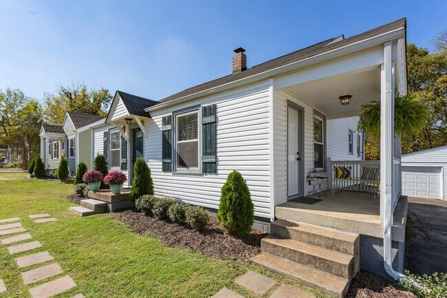 Building Photo - LEASING SPECIAL Cozy East Nashville 3 Bedr...