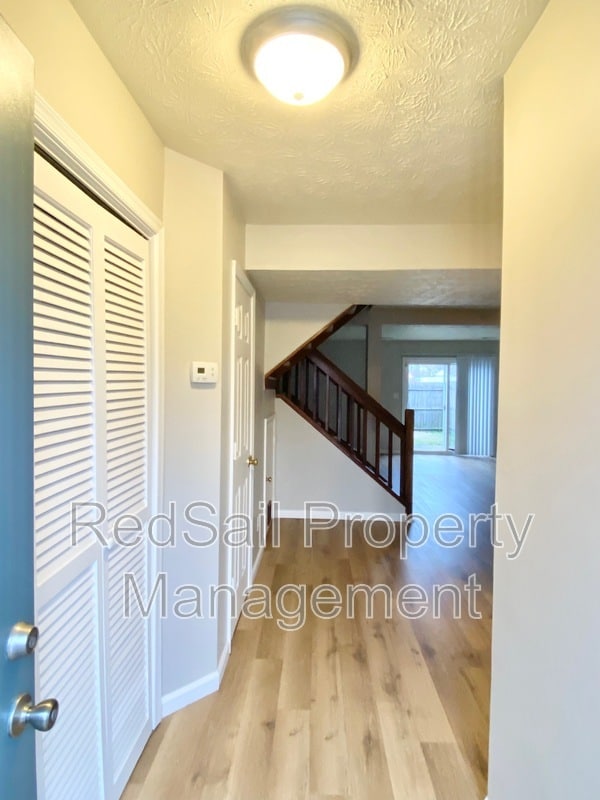 Foto del edificio - 8 Terri Sue Ct