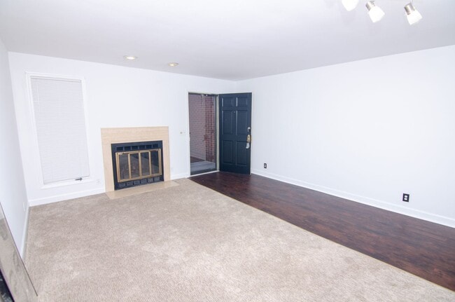 Foto del edificio - Quaint East Nashville Town Home