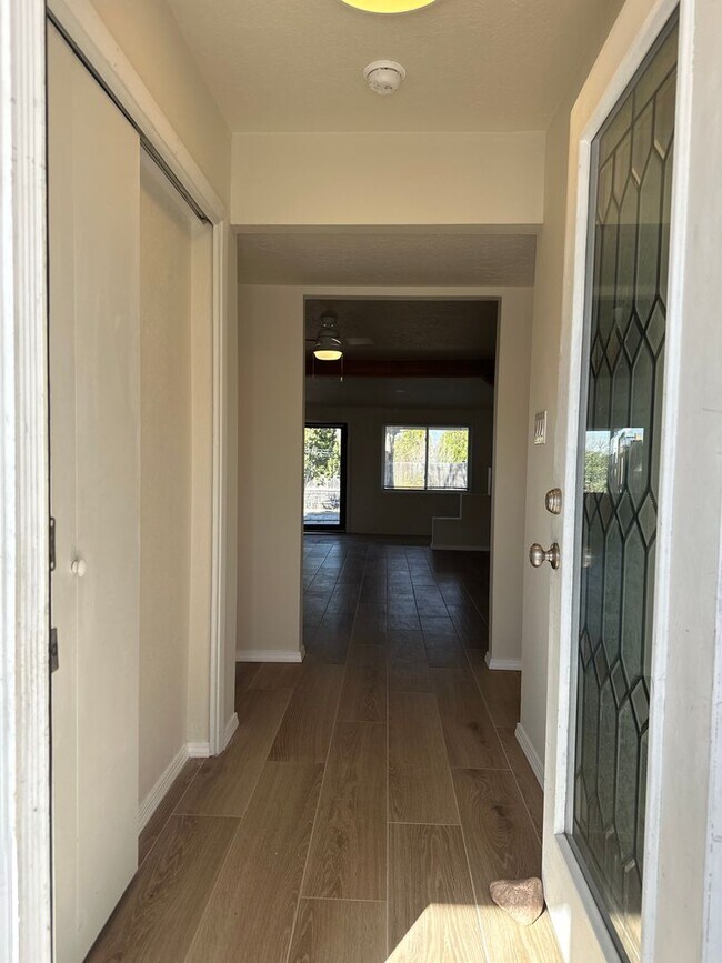 Building Photo - 2340 Avenida de las Campanas