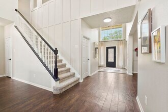 Building Photo - 8615 Discus Dr