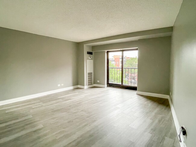 Foto del edificio - 350 W Belden Ave