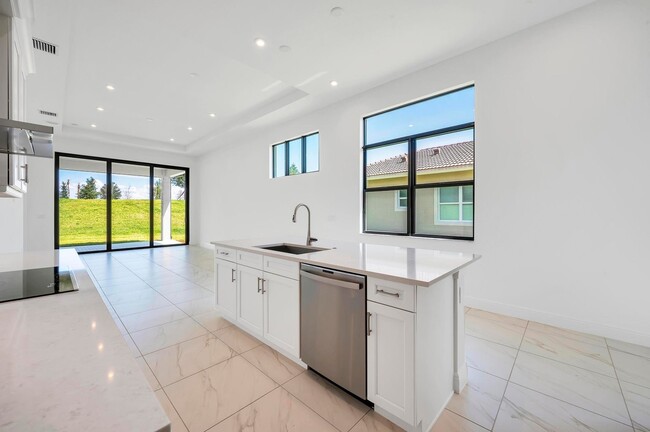 Building Photo - Southwest Pepoli Way, Port St. Lucie, FL 3...