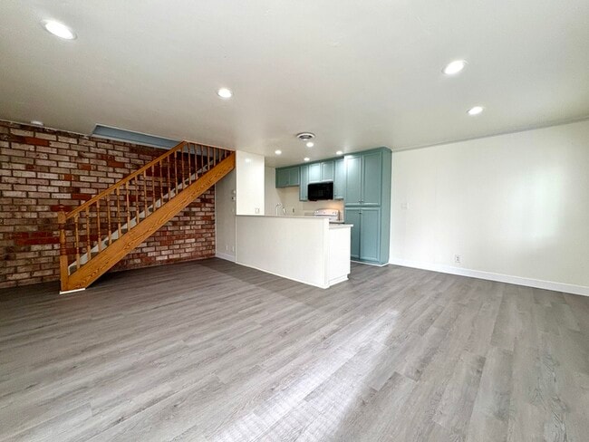 Building Photo - Beautiful updated 2 Bedroom 1 Bathroom Located in Sacramento