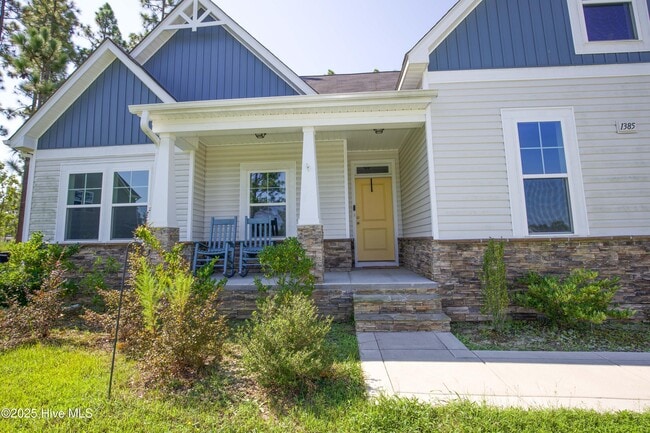 Building Photo - 1385 Whitney Dr