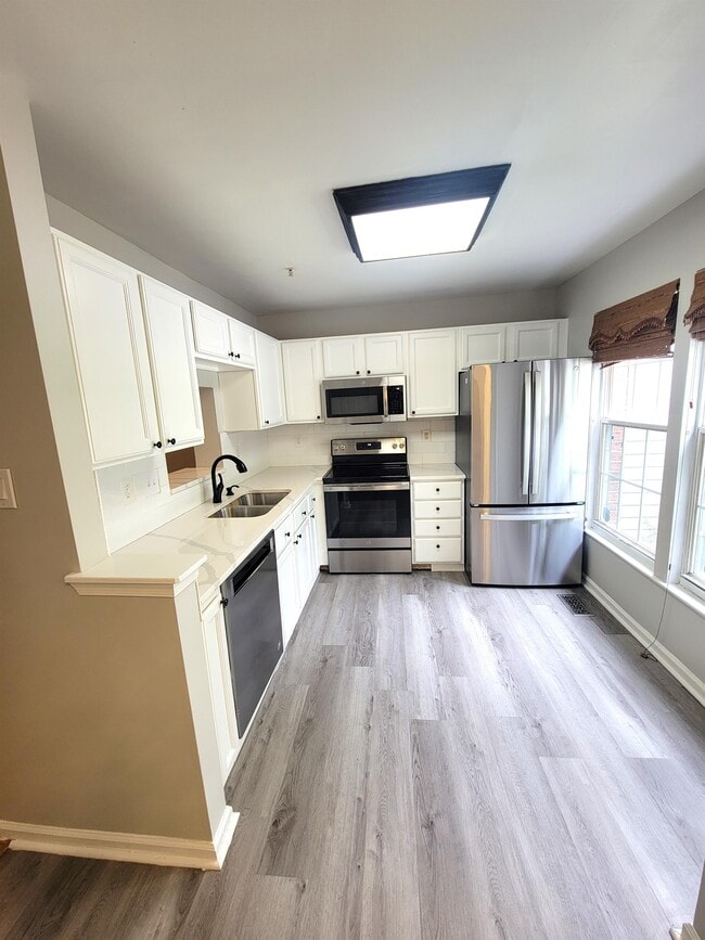 Building Photo - 8702 Castlerock Ct