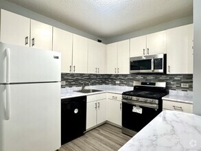 Building Photo - 45 River Dr S