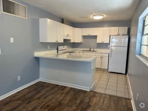 Building Photo - 424 Daytona St