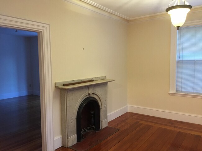 Building Photo - 7 Burr St