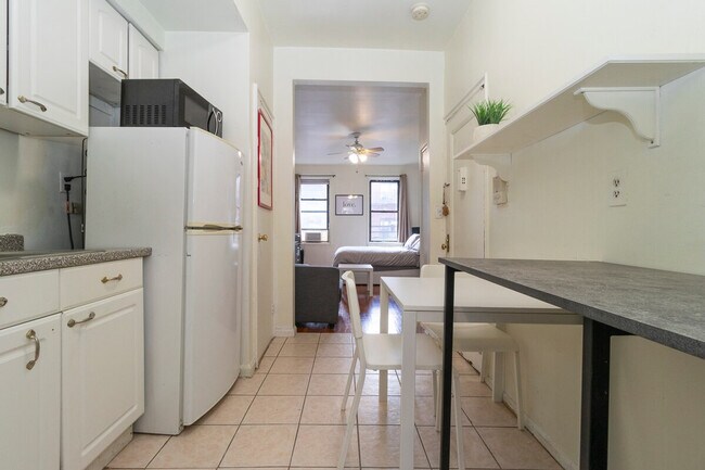 Foto del edificio - 300 E 82nd St