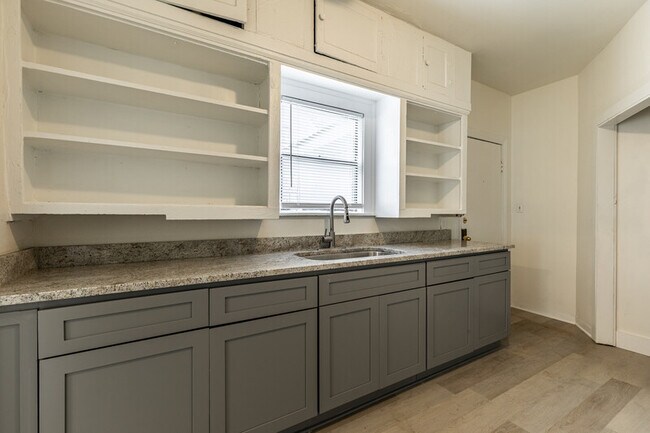 Building Photo - 515 N 15th St
