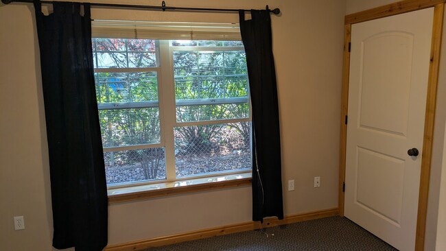 2nd bedroom 9x11feet - 2904 Tina Ave