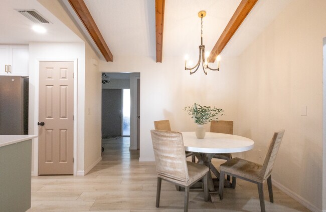 Foto del edificio - 19 Hollyhock Ct