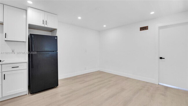 Foto del edificio - 32 SW 9th St