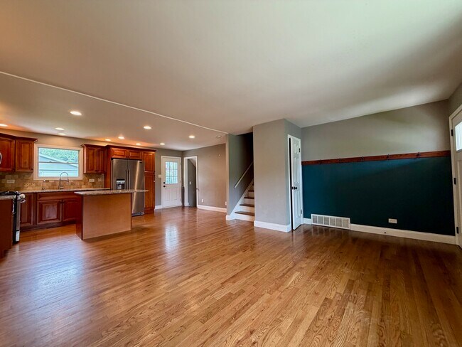 Building Photo - 5S481 Glenoban Dr