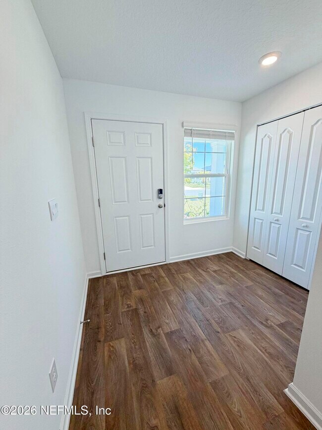 Foto del edificio - 462 Ardila Cir