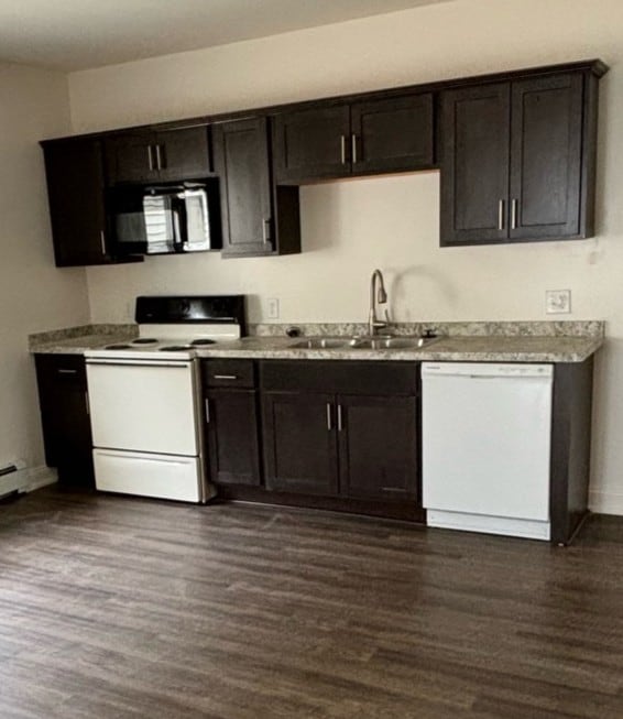 Building Photo - 85 Laverack Ave