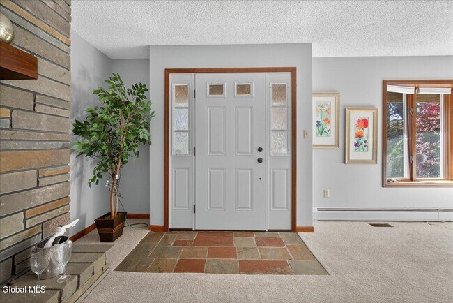 Foto del edificio - 321 Middletown Rd