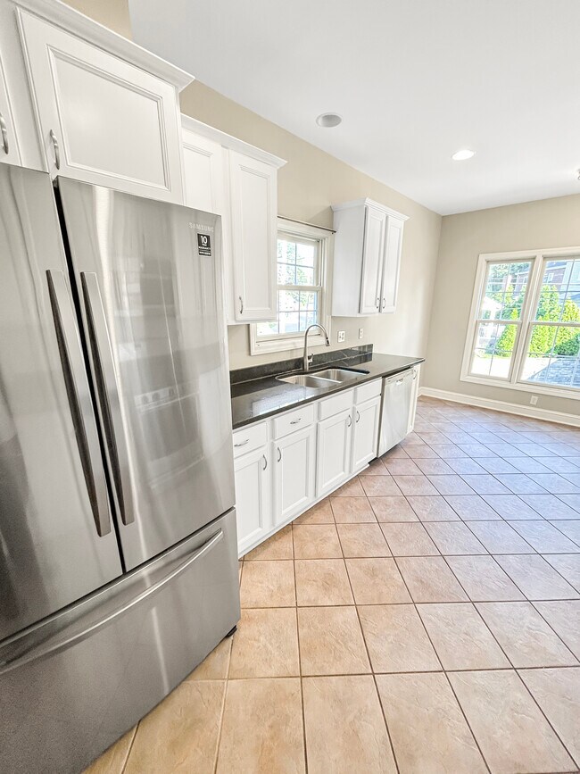 Building Photo - 321 Ferry St