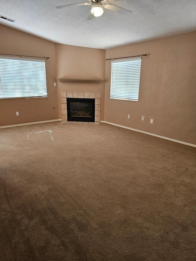 Foto del edificio - 408 Leeward Dr NW