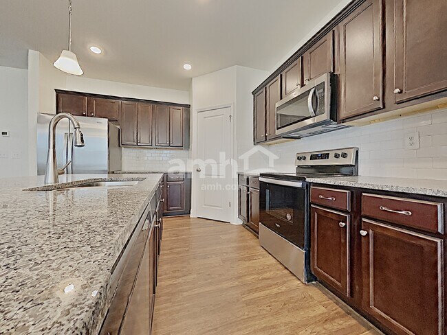 Building Photo - 4905 Canyon Creek Way