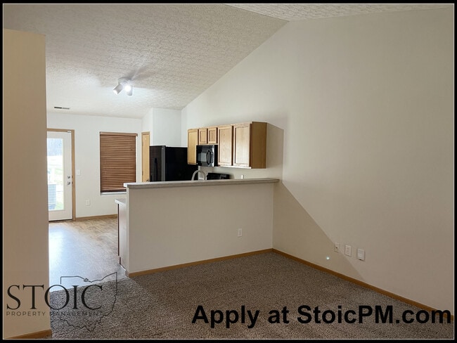 Building Photo - 2193 Rustic Ledge Dr