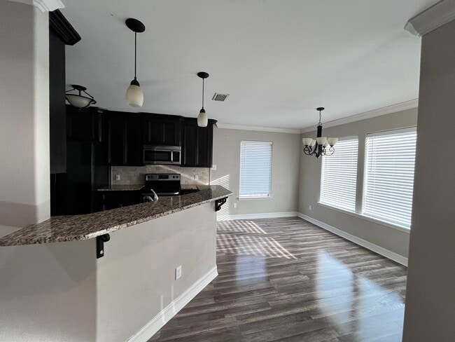 Granite breakfast bar and dining area - 7213 Lake Serenity Dr