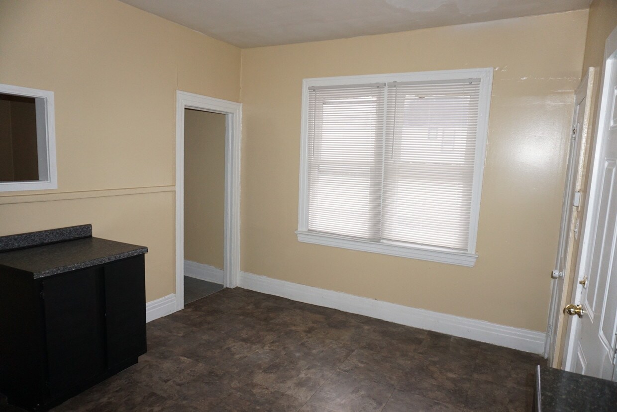 Primary Photo - 215 1st St