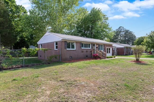 Building Photo - 222 Belray Dr