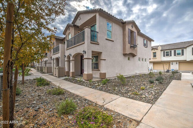 Building Photo - 4655 S Vapor