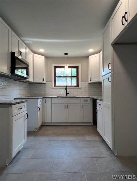 Foto del edificio - 8425 Pershing Ave