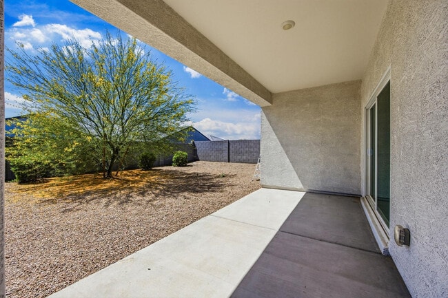 Foto del edificio - 1033 W Avalon Canyon Dr