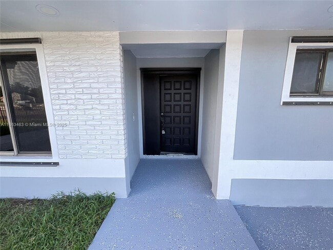 Foto del edificio - 6101 NW 199th St